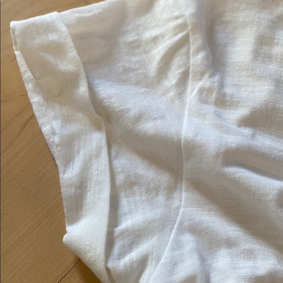 Banana republic top with black around the neck - Picture 3 of 5